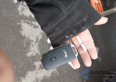 2021 Kia K5 Gt-Line z USA, uszkodzony, nr VIN 5XXG64J21MG059938